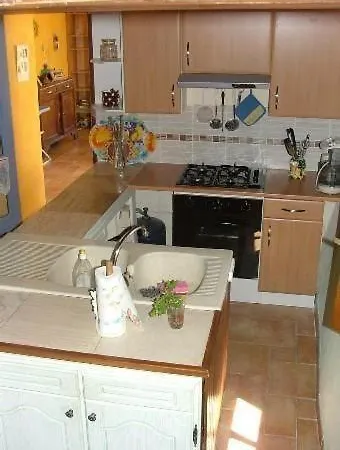 Maison Dans Un Hameau Calme *